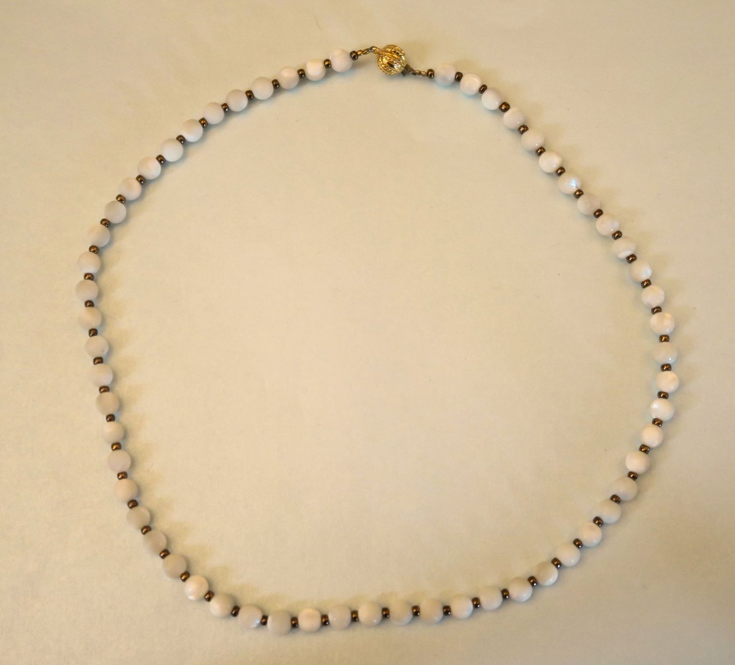 Colliers: Perlmutt Perlenkette mit Glasperlen – D'occasion à Brittnau par marlenestone 1