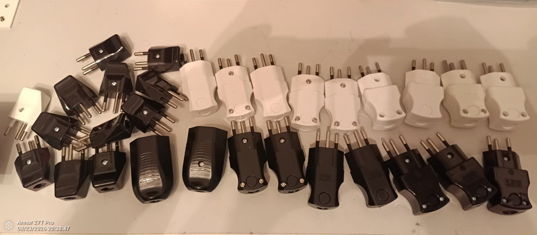 Fiches d'alim.: Stecker 30 stück neu – Neuf (Voir description) à flüeli-ranft par Mk322