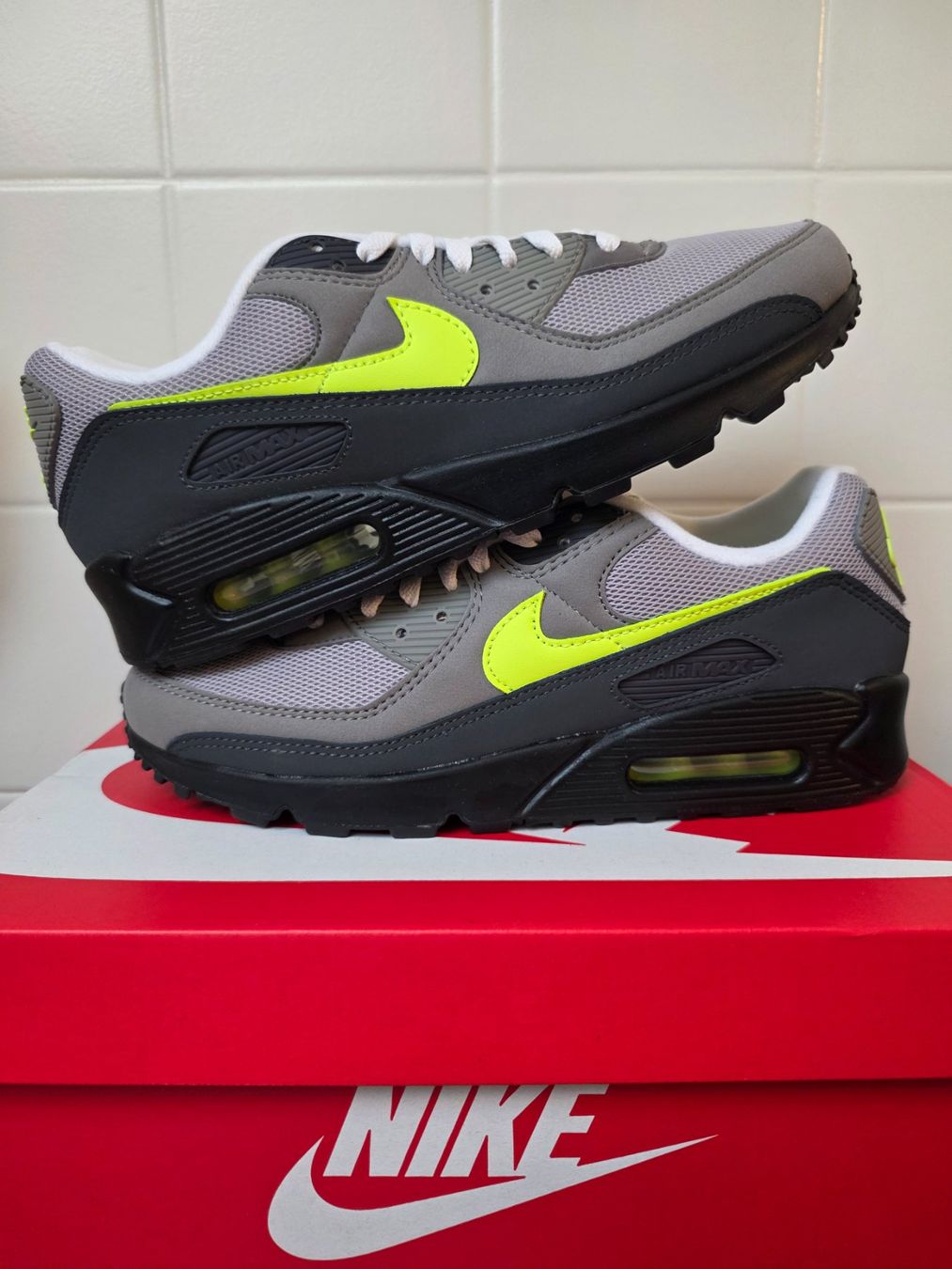 Nike Herrenschuhe: Nike Air Max 90 – Neu und originalverpackt aus Fleurier von dav_xx8y