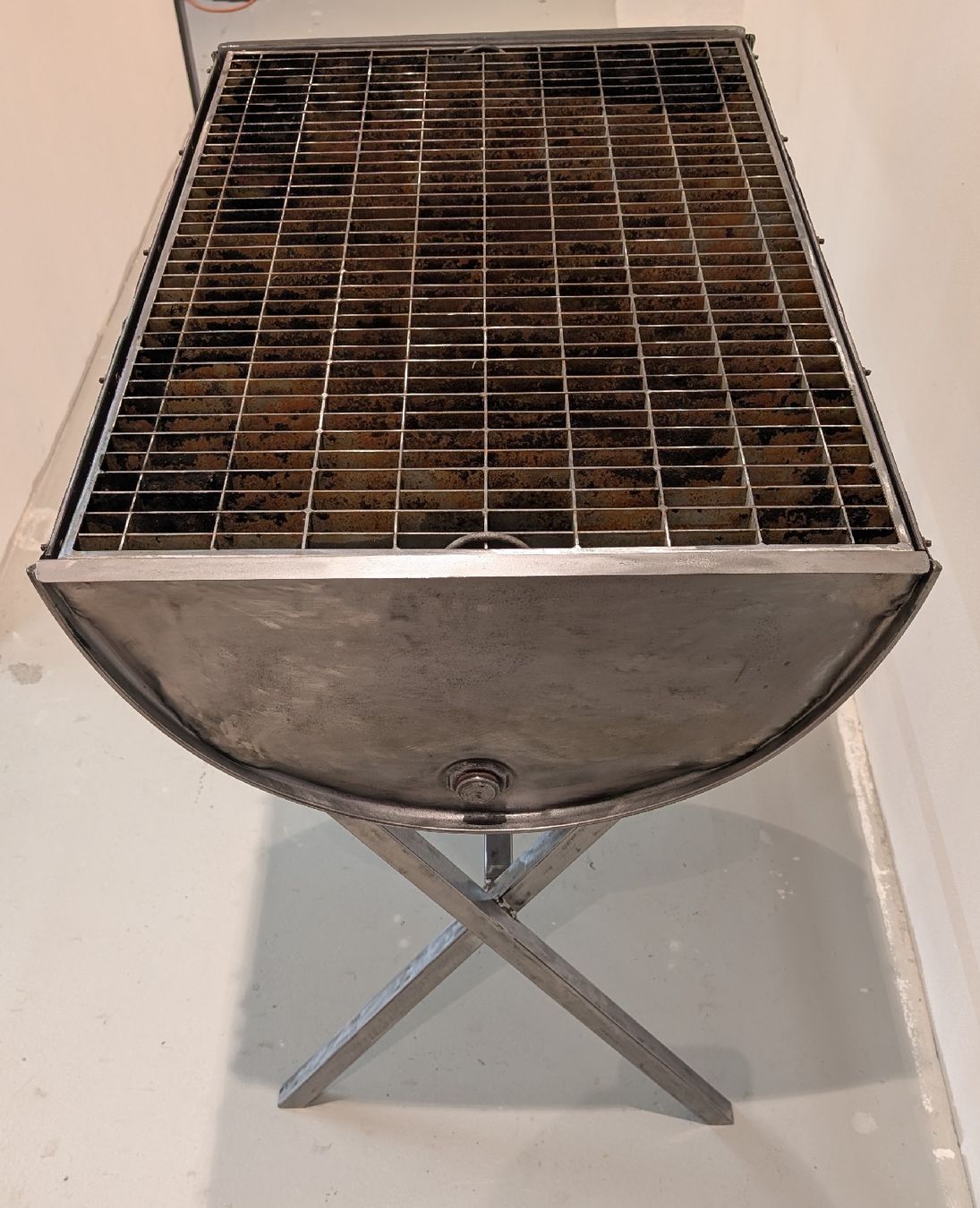 Griglie: Grosser Outdoor Holzkohle-Grill – Nuovo (secondo la descrizione) da Volketswil venduto da mar_c5pv 5