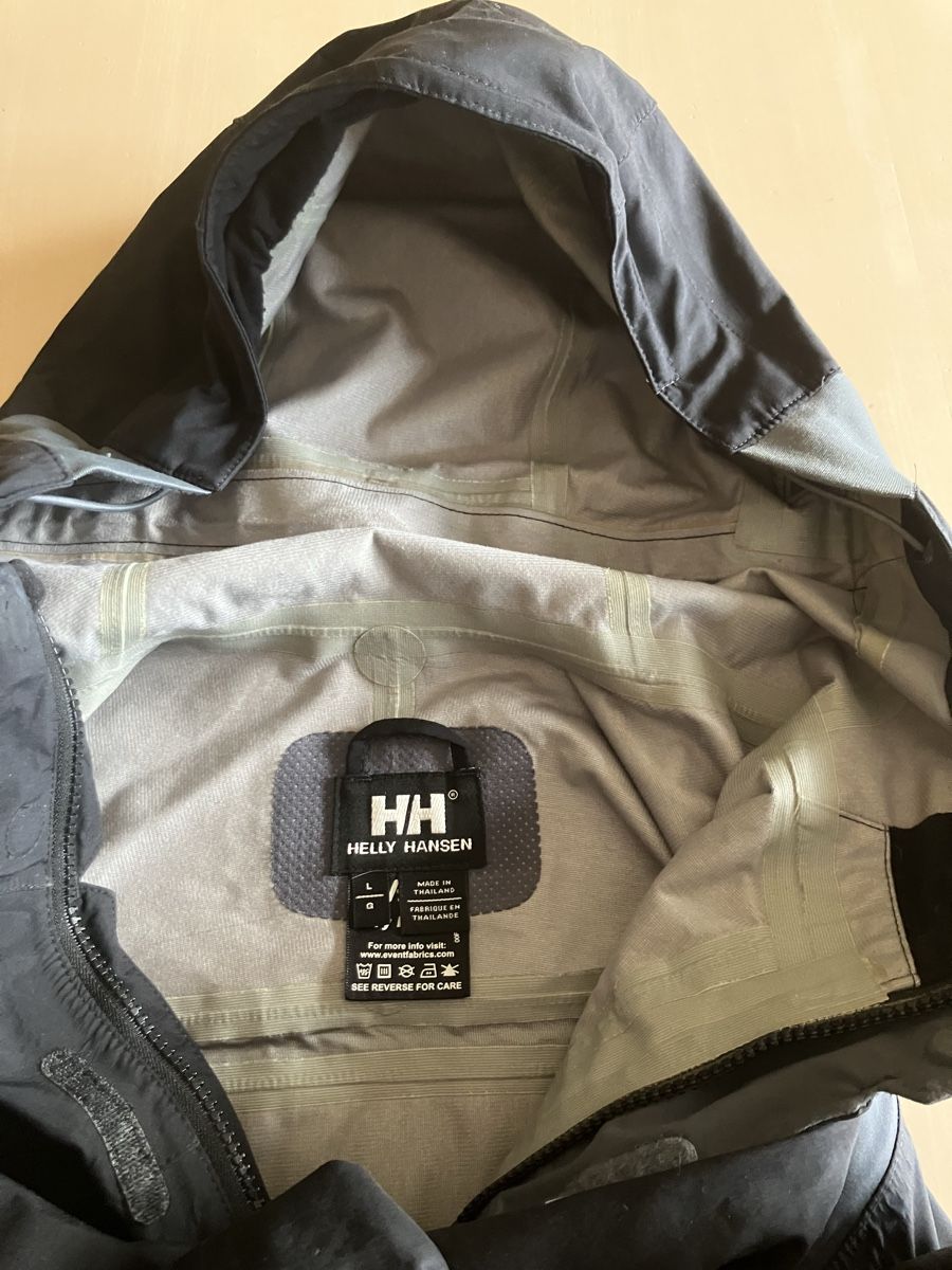 Helly Hansen Giacche: Snowboard Jacke und Hose – Usato da Bubikon venduto da Aleria13 1