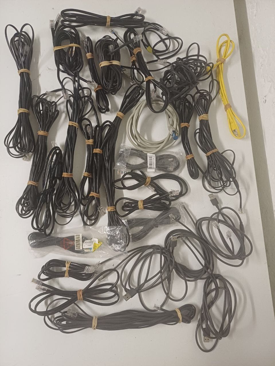 Cavi: Netzwerkkabel, 30 Stück. – Usato da Bern venduto da Yunkom 3