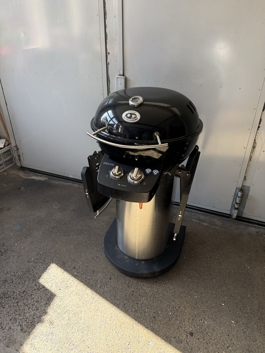 Griglie: Outdoorchef Geneva 570 G mit neuem Grillrost – Usato da Pfungen venduto da 3LGK158 1