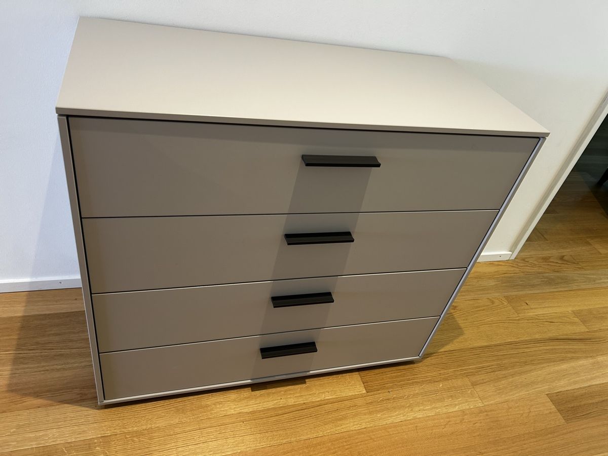 Betten: Bett mit Kommode – Gebraucht aus Schaffhausen von Denise_muegg 4
