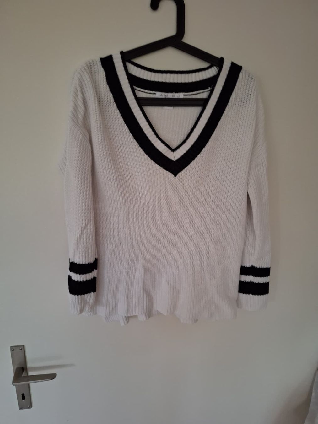 Maglioni & Felpe: Amisu Strickpullover XS, weiss mit schwarzen Streifen. – Nuovo (secondo la descrizione) da Münchenstein venduto da soistes