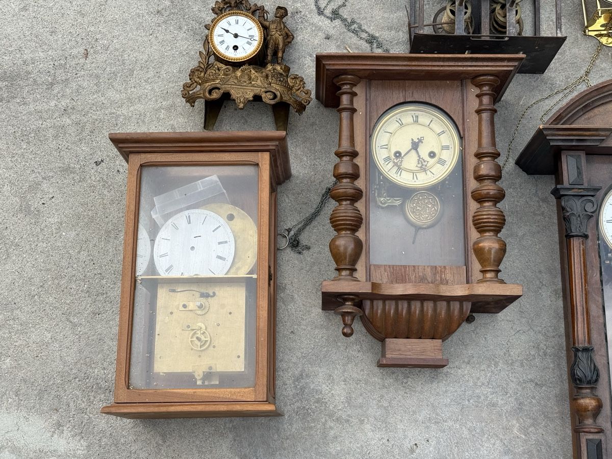 Stand- & Wanduhren: Lot d’anciennes horloges  – Defekt aus Sierre von OCNL 4