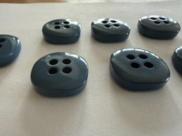 9 Mantelknöpfe
