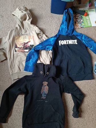 Schöne Hoodies Gr. 134-140