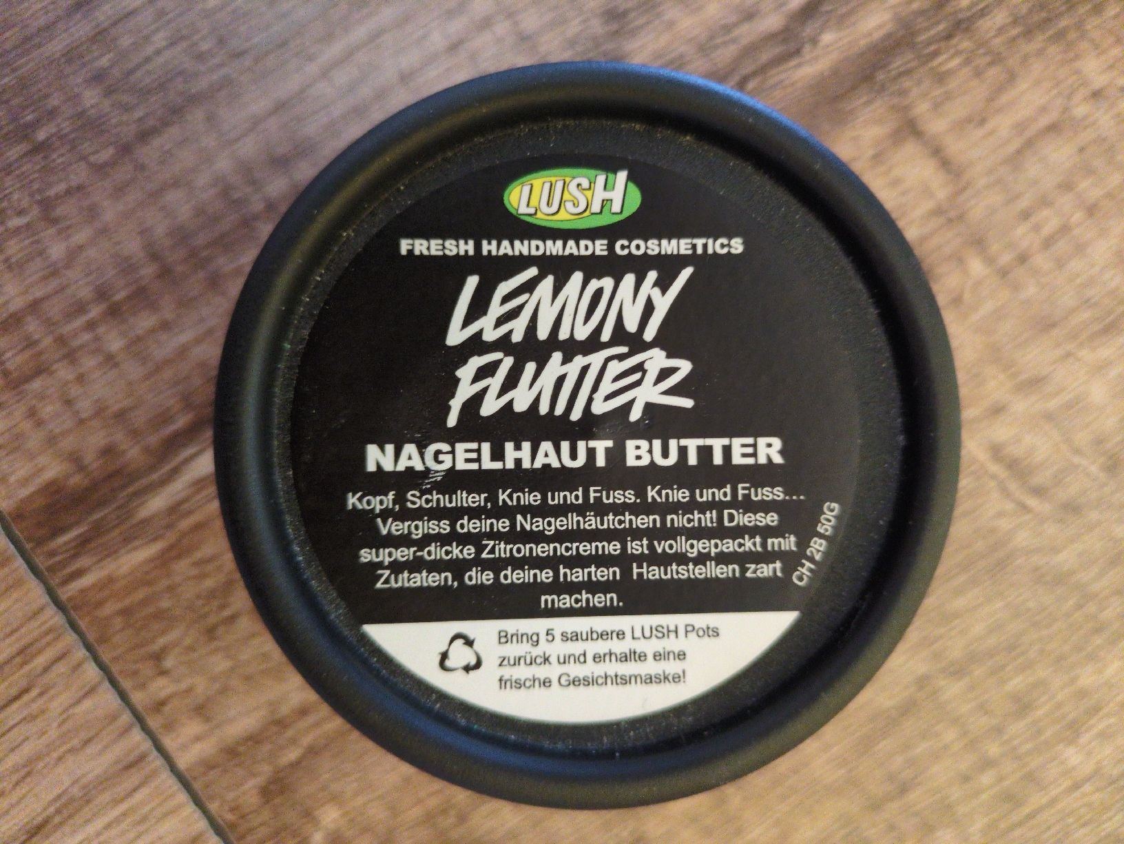 Unghie finte: LUSH Lemony Flutter Nagelhaut Butter 50g – Usato da Worb venduto da aba_t8l5