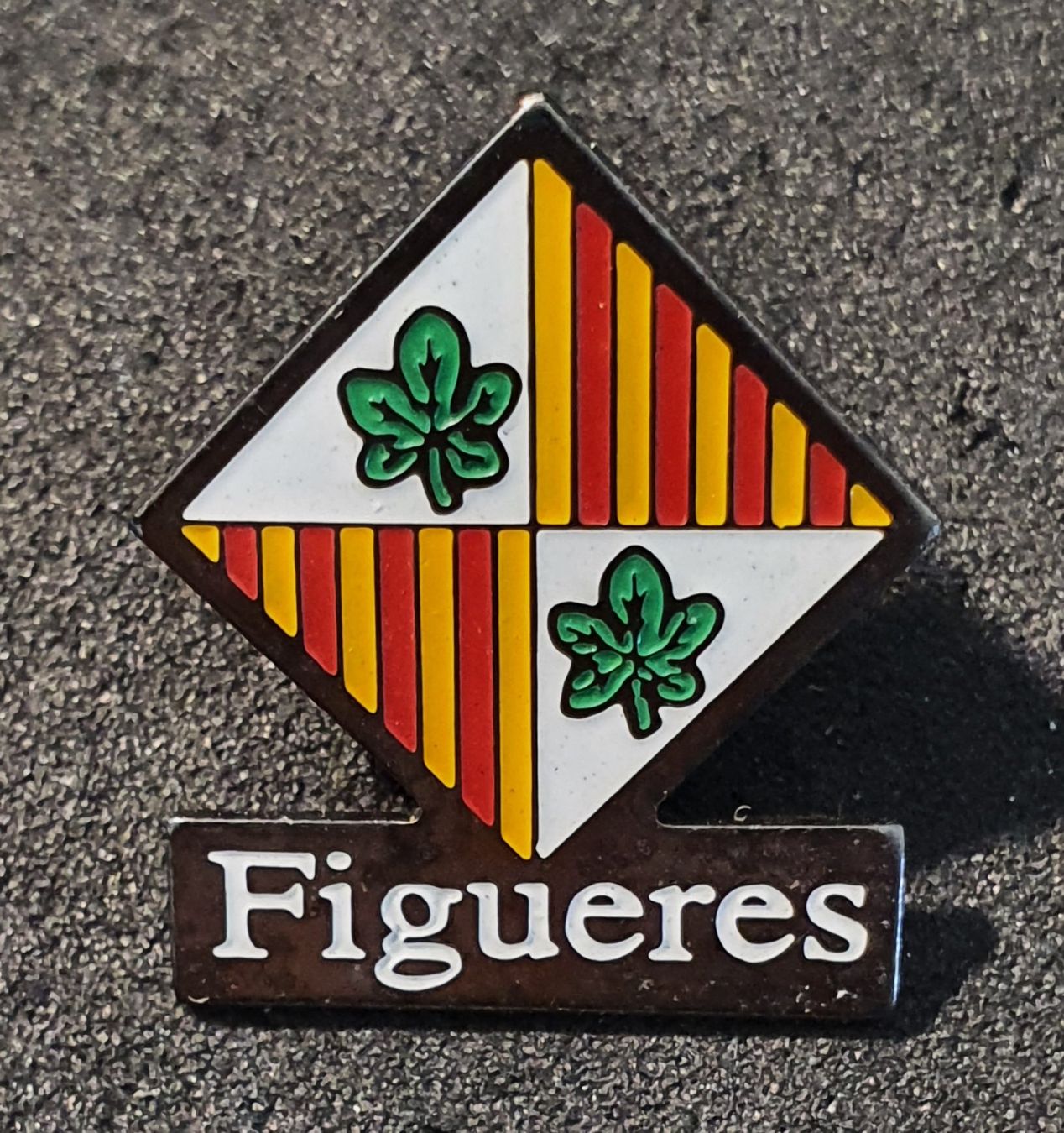 Placchette & Badge: CC449 - Pin Wappen Figueres – Usato da Reinach BL venduto da Boston-Verkauf