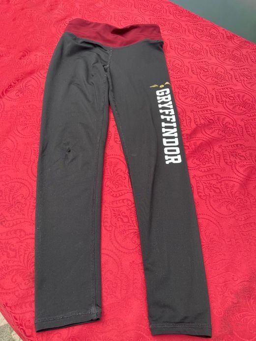 H&M Hosen: Mädchen Turnhose Trainerhose Wizarding World 140 – Gebraucht aus Bergdietikon von antovale