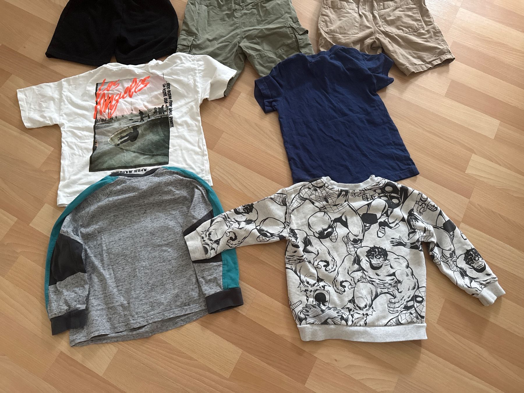 Lotti & Set di vestiti: Kleiderpaket Grösse 4-6 Jahre – Usato da Horgen venduto da linuxrp 7