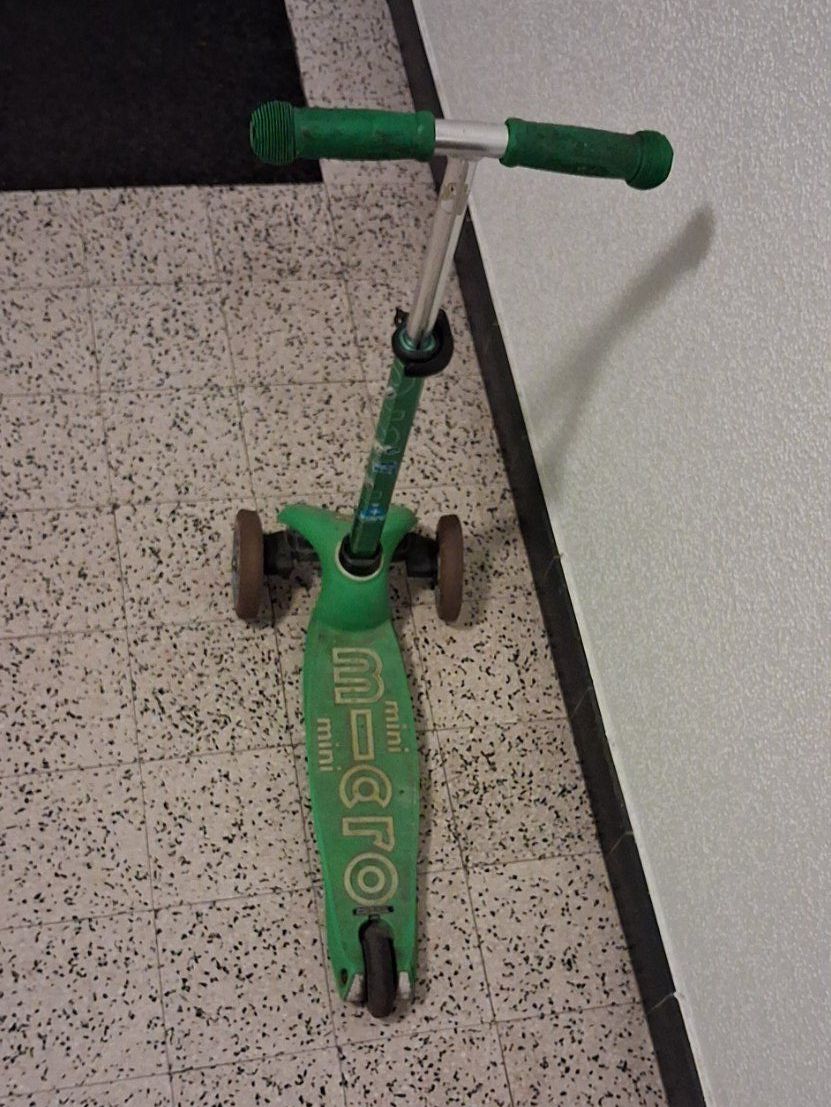 Micro Veicoli per bambini: Trottinett Micro Mini grün Kinder – Usato da Bern venduto da KavIndustries 1