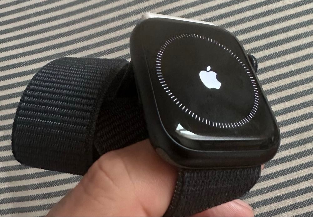 Apple Smartwatch: Apple Watch Series 9 45mm GPS + Cellular – D'occasion à Zürich par Zacchi 9