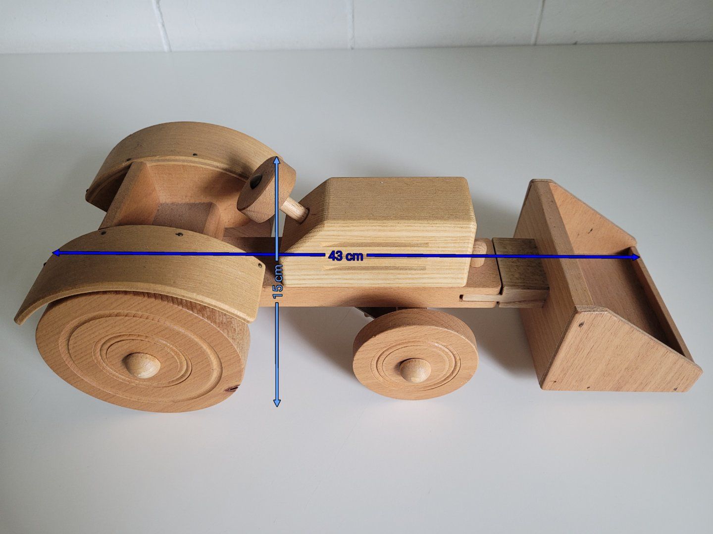Spielzeuge: Holz Traktor Spielzeug Handarbeit – Gebraucht aus Zofingen von Loop_ReSale