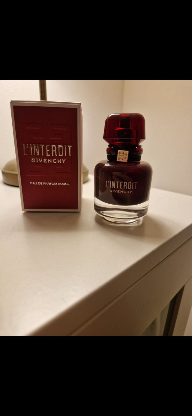 Givenchy Parfums & Eau de Toilette: Givenchy Linterdit Rouge 35ml edp – D'occasion à Horgen par blumen31