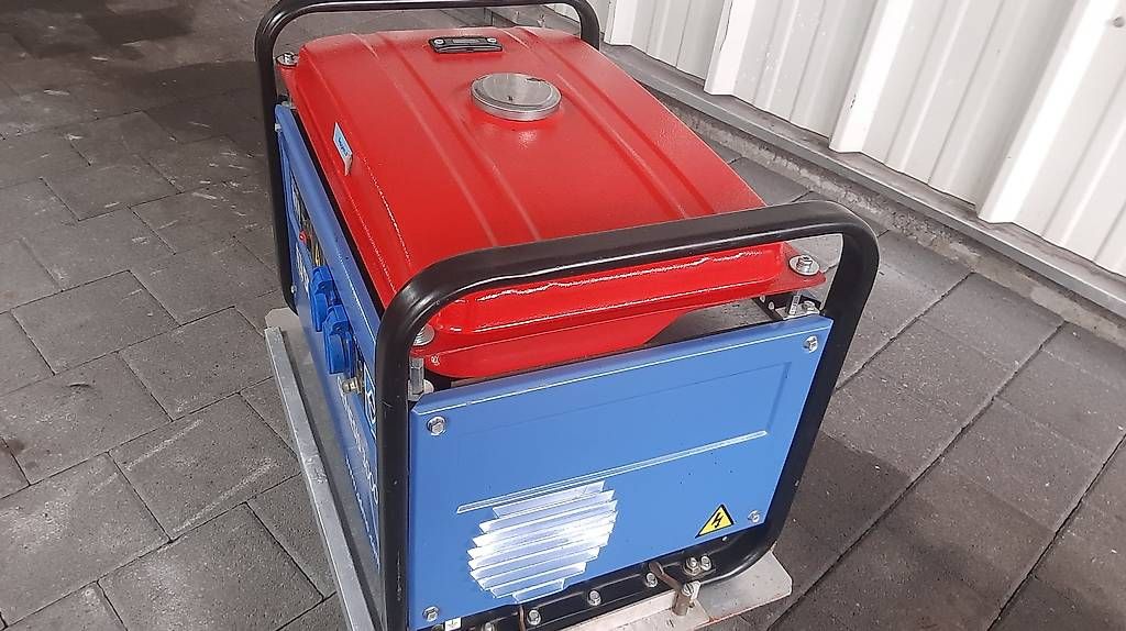 Generatori di corrente: Stromgenerator SDMO Genesis 3000  Service mit Wagen – Usato da Rothenthurm venduto da DS12A 3