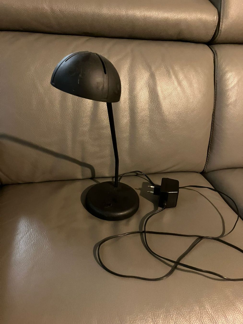 Ikea Lampade: Lampada da tavolo nera Ikea – Usato da Melano venduto da H-Sara 2