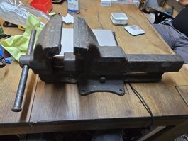 Schraubstock Werkbank Metall Backenbreite 15cm (D1)