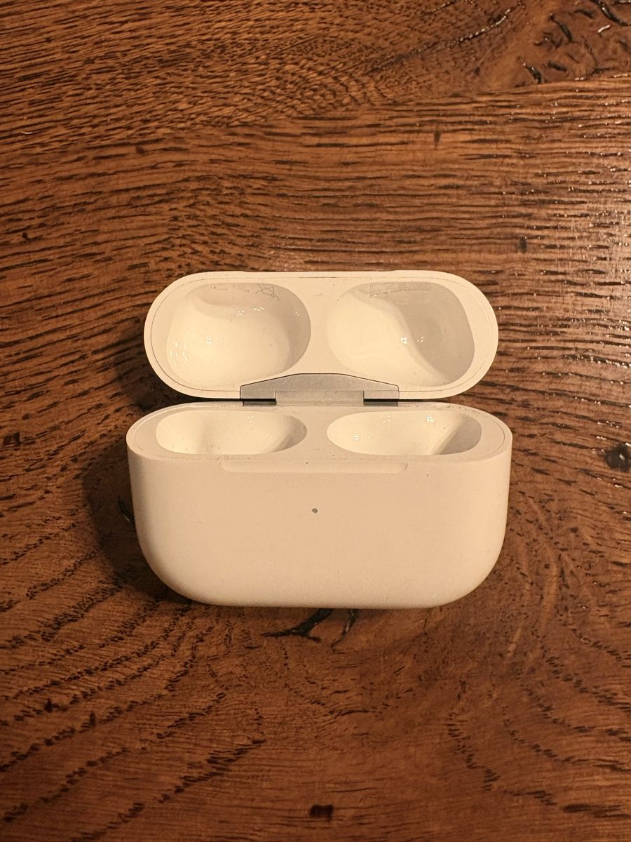 Apple Caricabatterie: Air Pods Pro Case  – Usato da Genève venduto da mas_k8dv