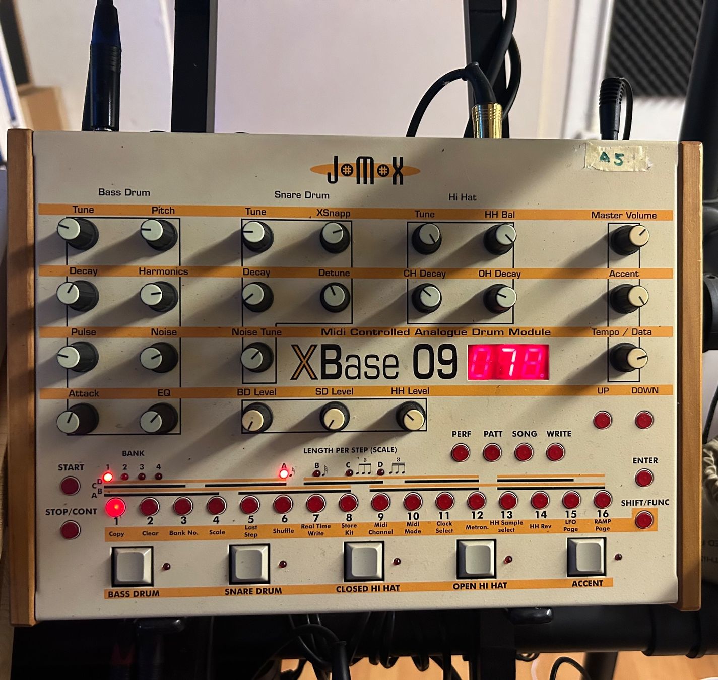 Jomox Strumenti musicali: Jomox XBase 09 Analog Rhythm Machine – Usato da Boll venduto da ber_yhc7