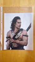 Taylor Kitsch, Original Autogramm auf Grossfoto in Farbe