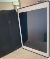 Apple iPad Tablet mit Schutzhülle gebrauchter Zustand
