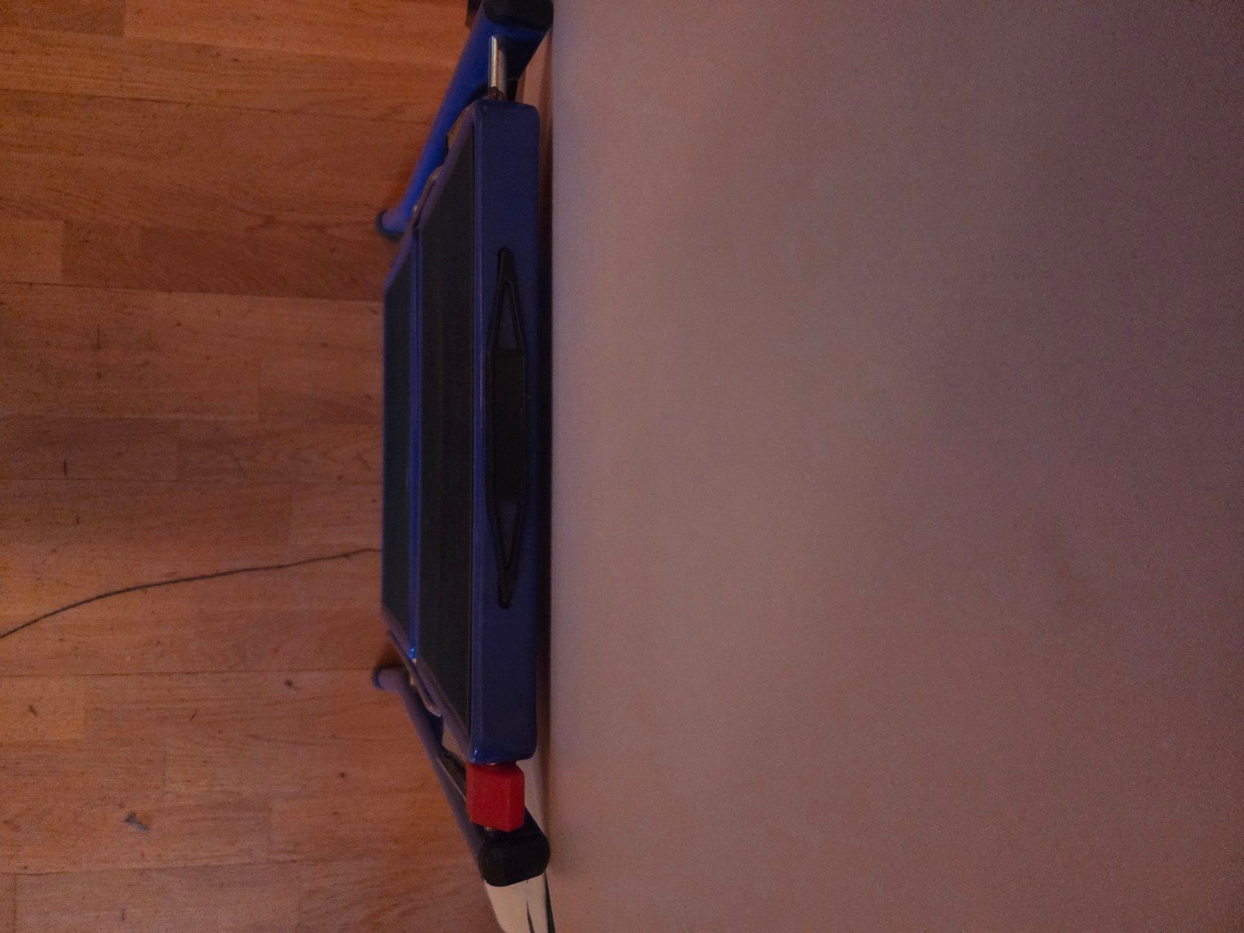 Scale: Blauer Klapptritt/ Marchepied escamotable bleu – Usato da Zürich venduto da ste_sk6k 3