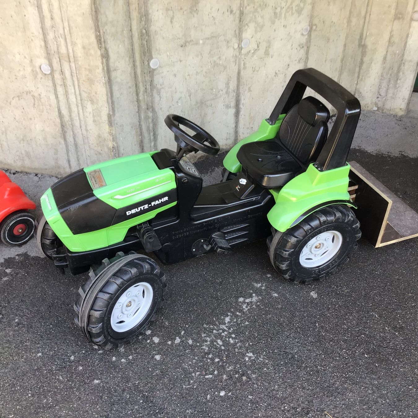Deutz Tracteurs: Deutz Kinder Traktor inkl. div. Zubehör – D'occasion à Siebnen par uss 1