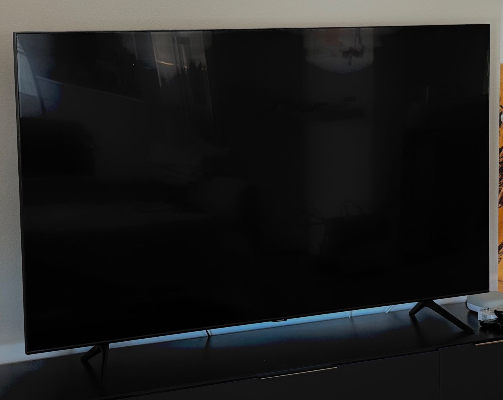 Samsung Televisori: Samsung Fernseher mit Standfuss – Usato da Rothenthurm venduto da waitandsee82