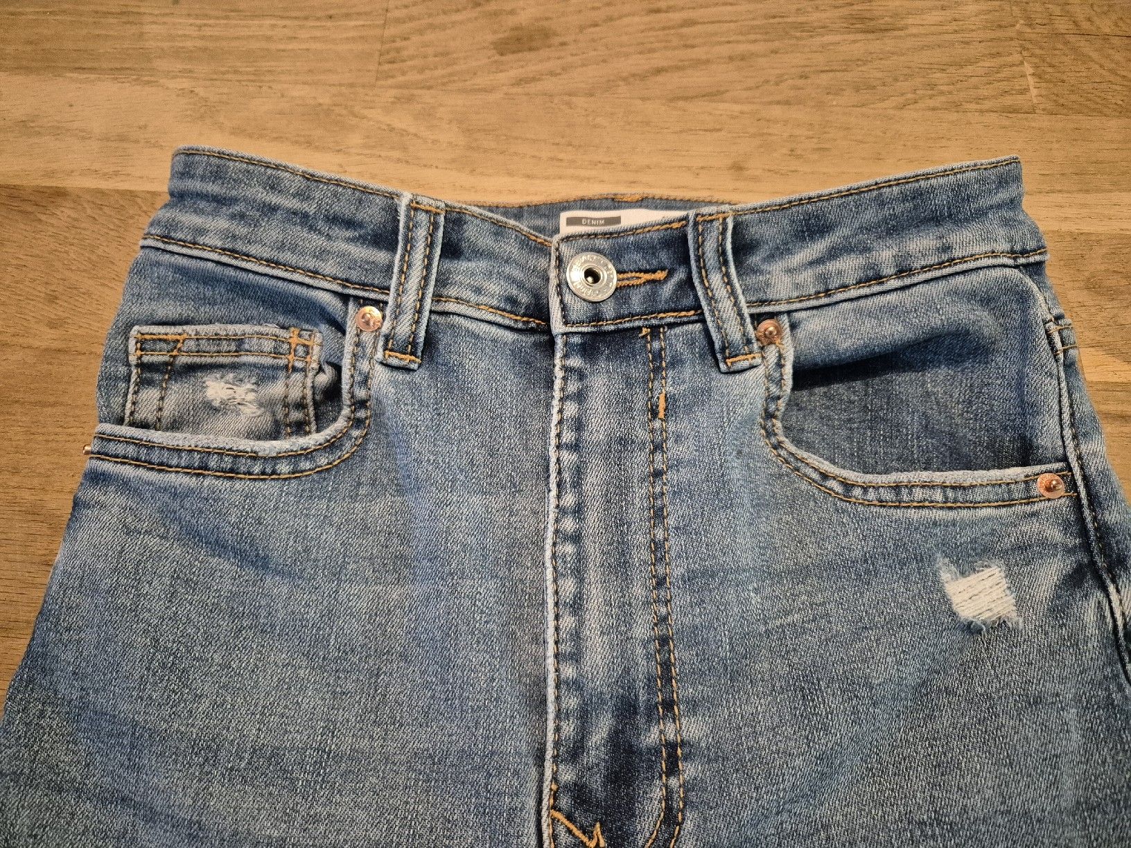Bershka Pantaloni: Jeanshose Gr. 34 von Bershka – Nuovo (secondo la descrizione) da Urtenen-Schönbühl venduto da Chaeppeler 1