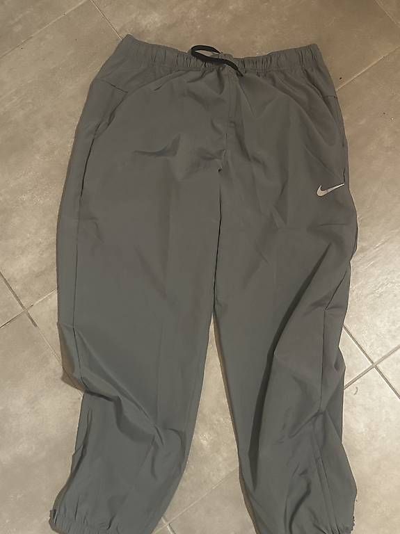 Hosen: Training Nike gris – Gebraucht aus Troistorrents von gui_ys7h