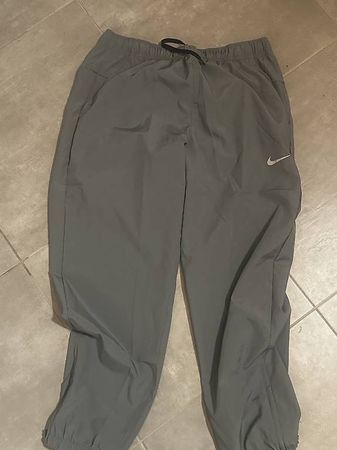 Training Nike gris