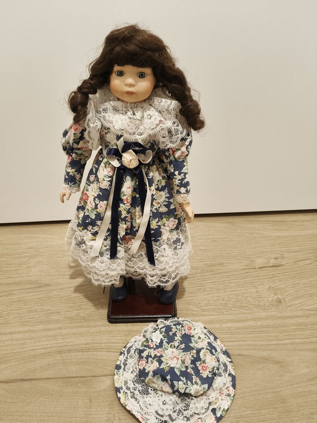 Bambole: Poupée porcelaine – Nuovo (secondo la descrizione) da Monthey venduto da lesaffairesdecamille 1