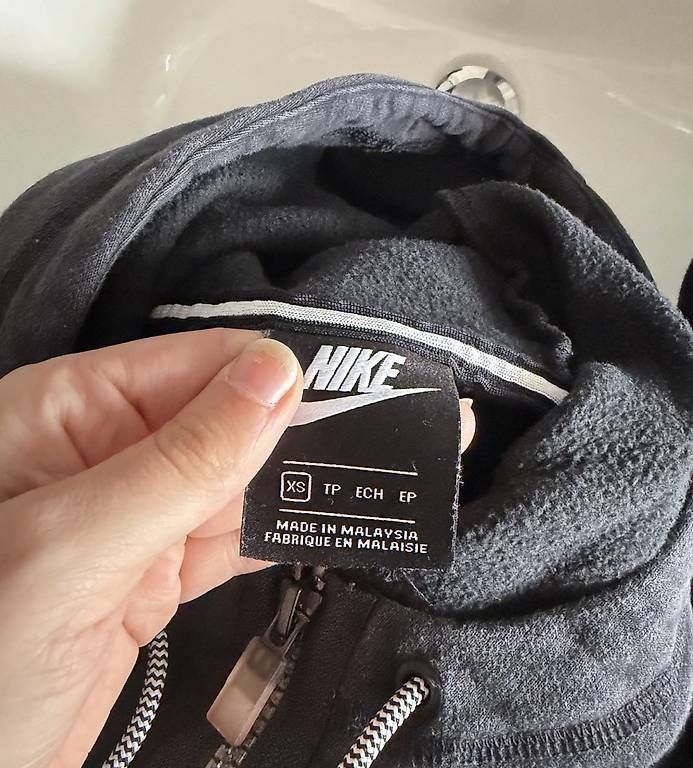 Maglioni & Felpe: NIKE CROPPED HOODIE XS – Usato da Affeltrangen venduto da janaleiin 3