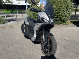 Aprilia SR GT 400