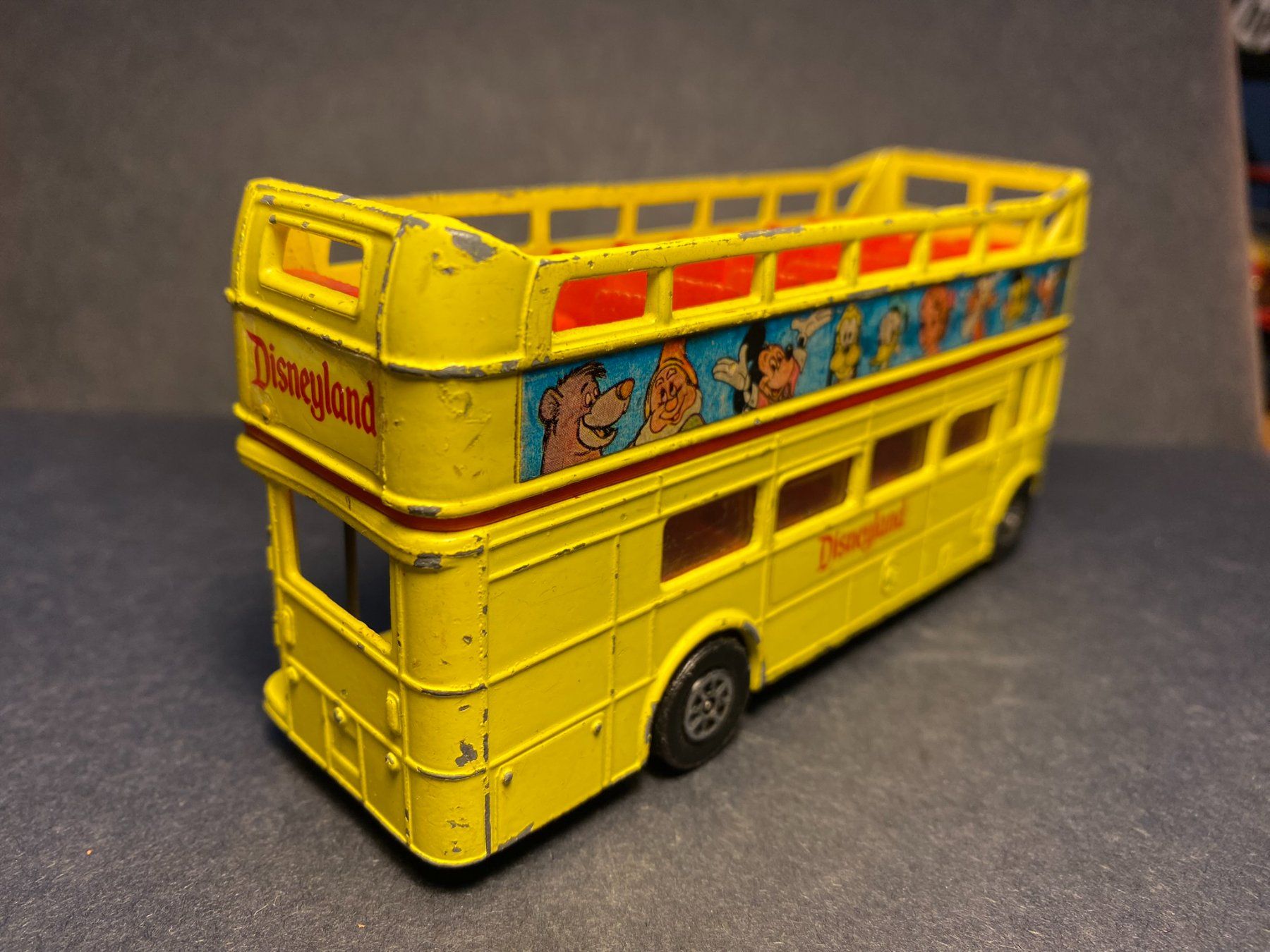 Corgi Toys Modellautos: London Bus Routemaster Disneyland – Gebraucht aus Spiez von Mlandcruiser 2