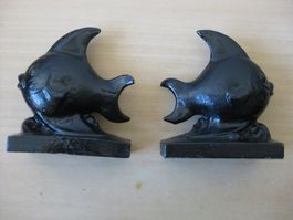 Bücherstützen zwei Fische, Metallguss, schwarz lackiert