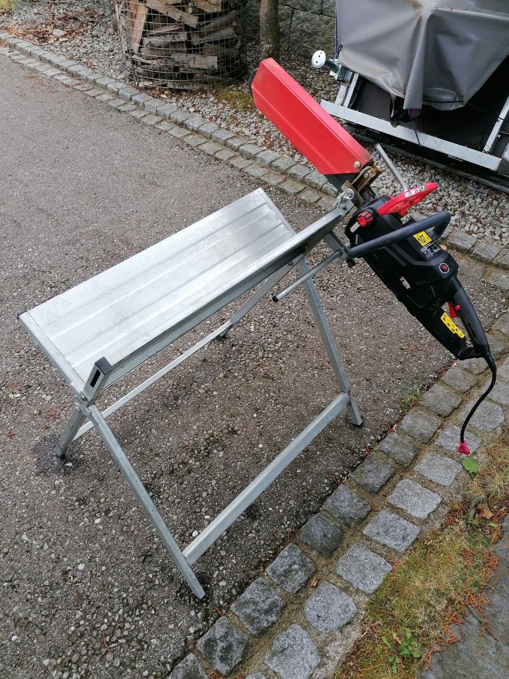 Tutte le macchine: Sägebock mit elektrischer Motorsäge – Usato da Wiezikon b.Sirnach venduto da Amen 1