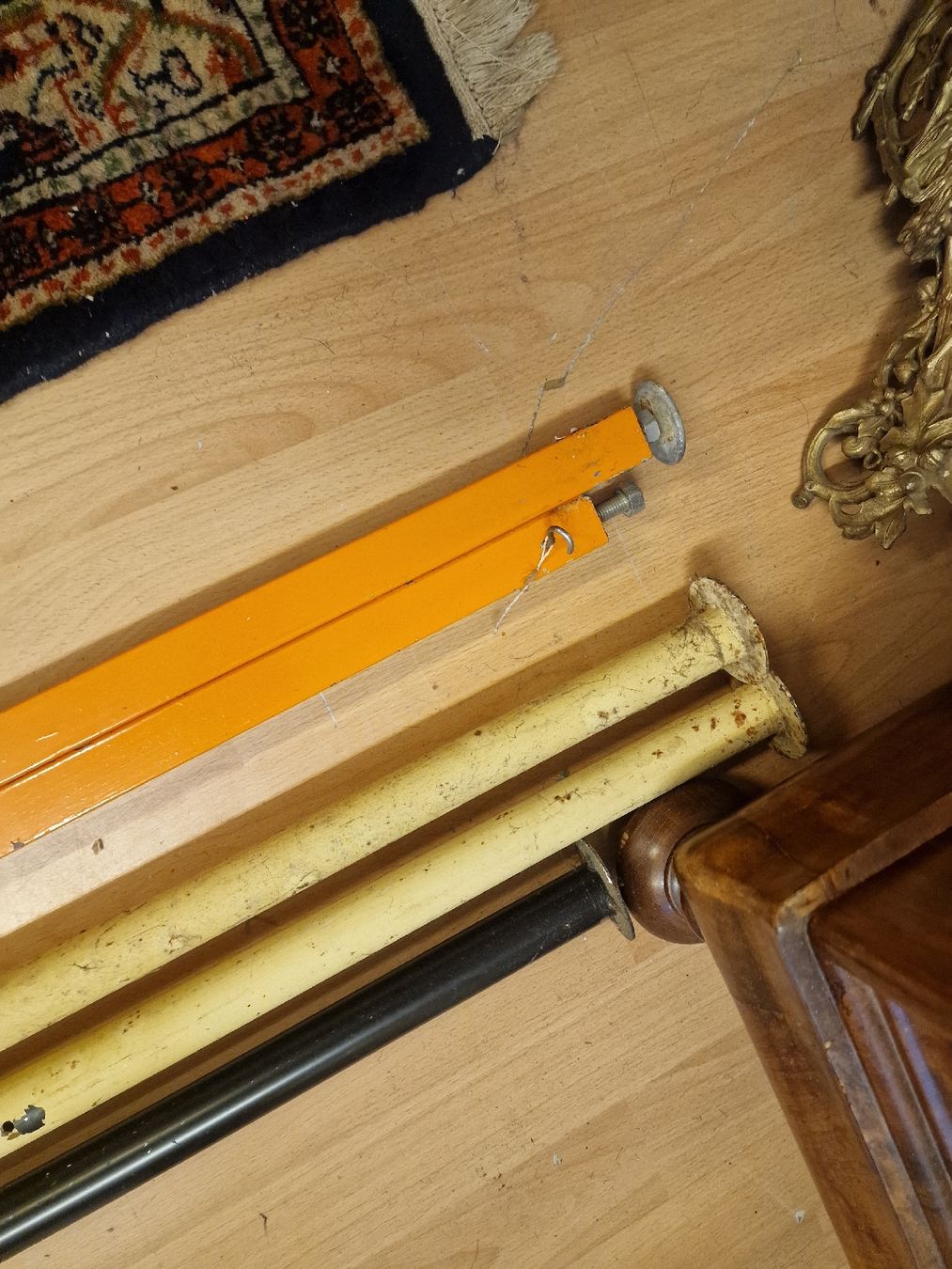 Scaffali: Konvolut 5× teleskopstangen/Regalsystem – Usato da BERN venduto da Intarsia 3