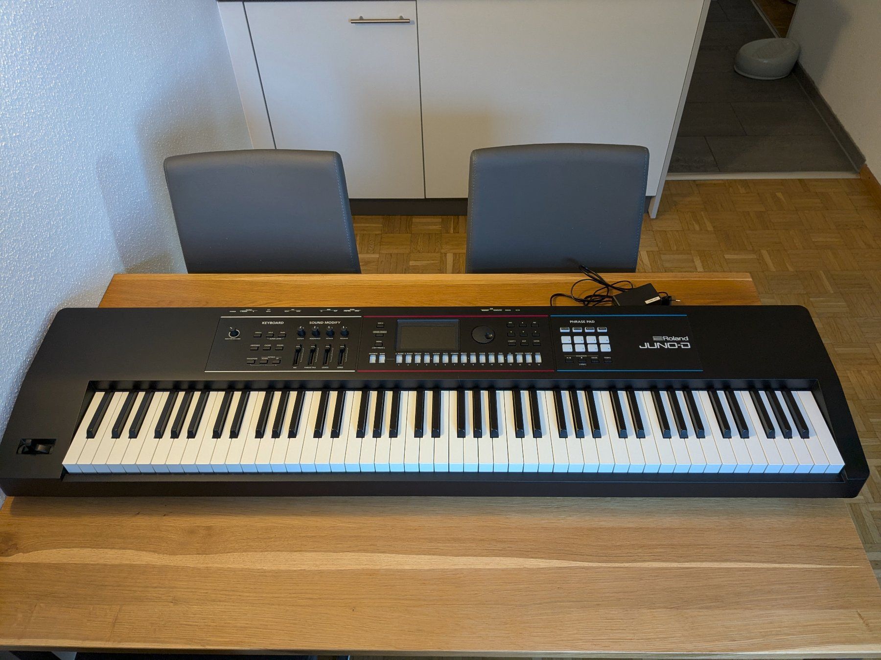 Roland Strumenti musicali: Roland JUNO-D8 Synthesizer-Keyboard mit Tasche – Nuovo (secondo la descrizione) da Horgen venduto da pat_czw8