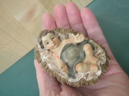 Jesuskind in Krippe