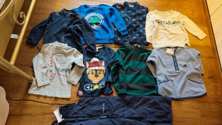 Tolles Kleider-Set für Jungen in Grösse 98