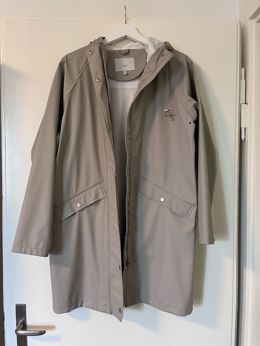 Cappotti: ICHI Regenmantel Gr. XS – Usato da Zürich venduto da giu_78ty