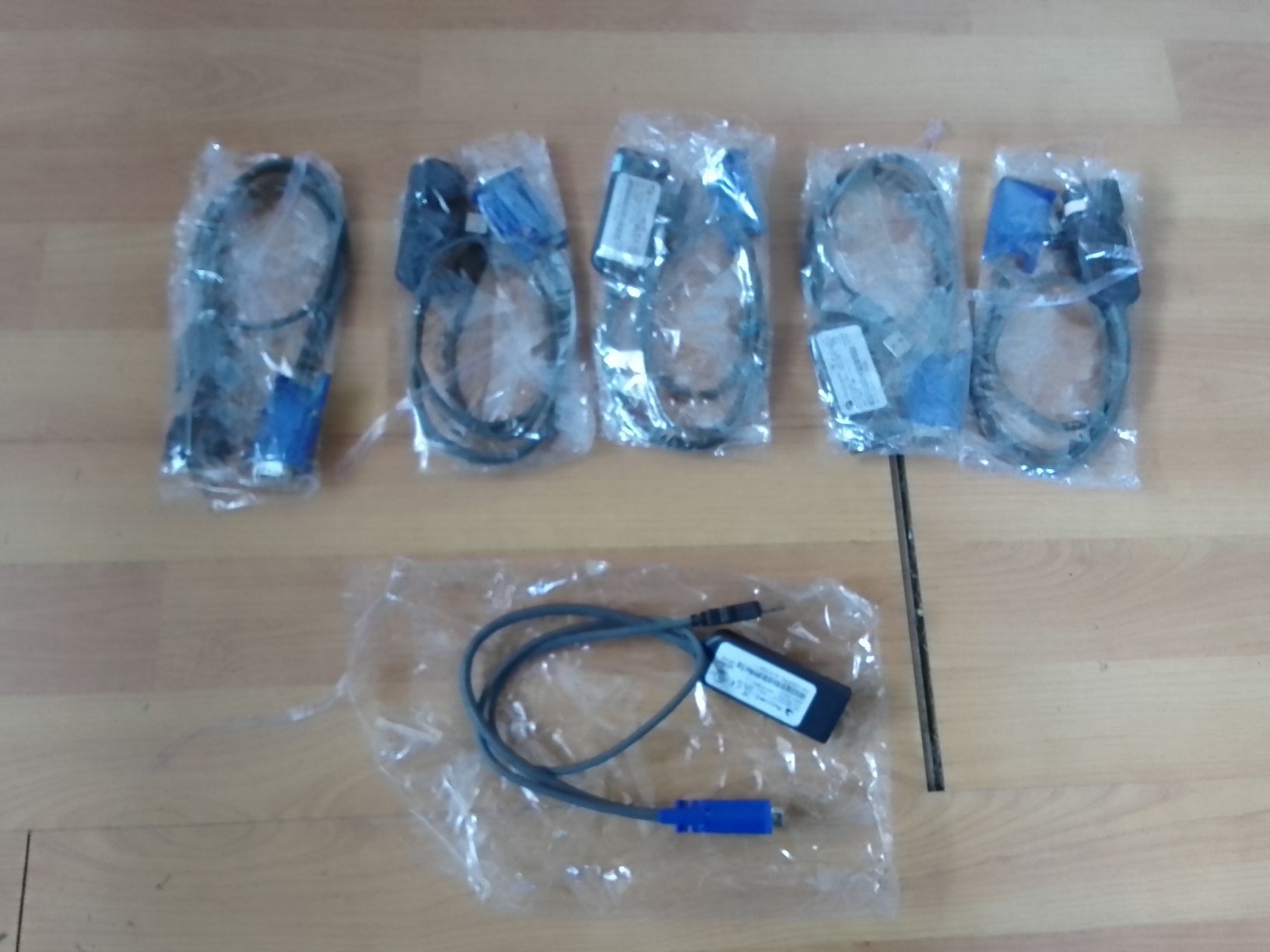 Cavi: 6 Stück KVM Kabel Adapter Avocent – Usato da Ebmatingen venduto da swiss.canadian