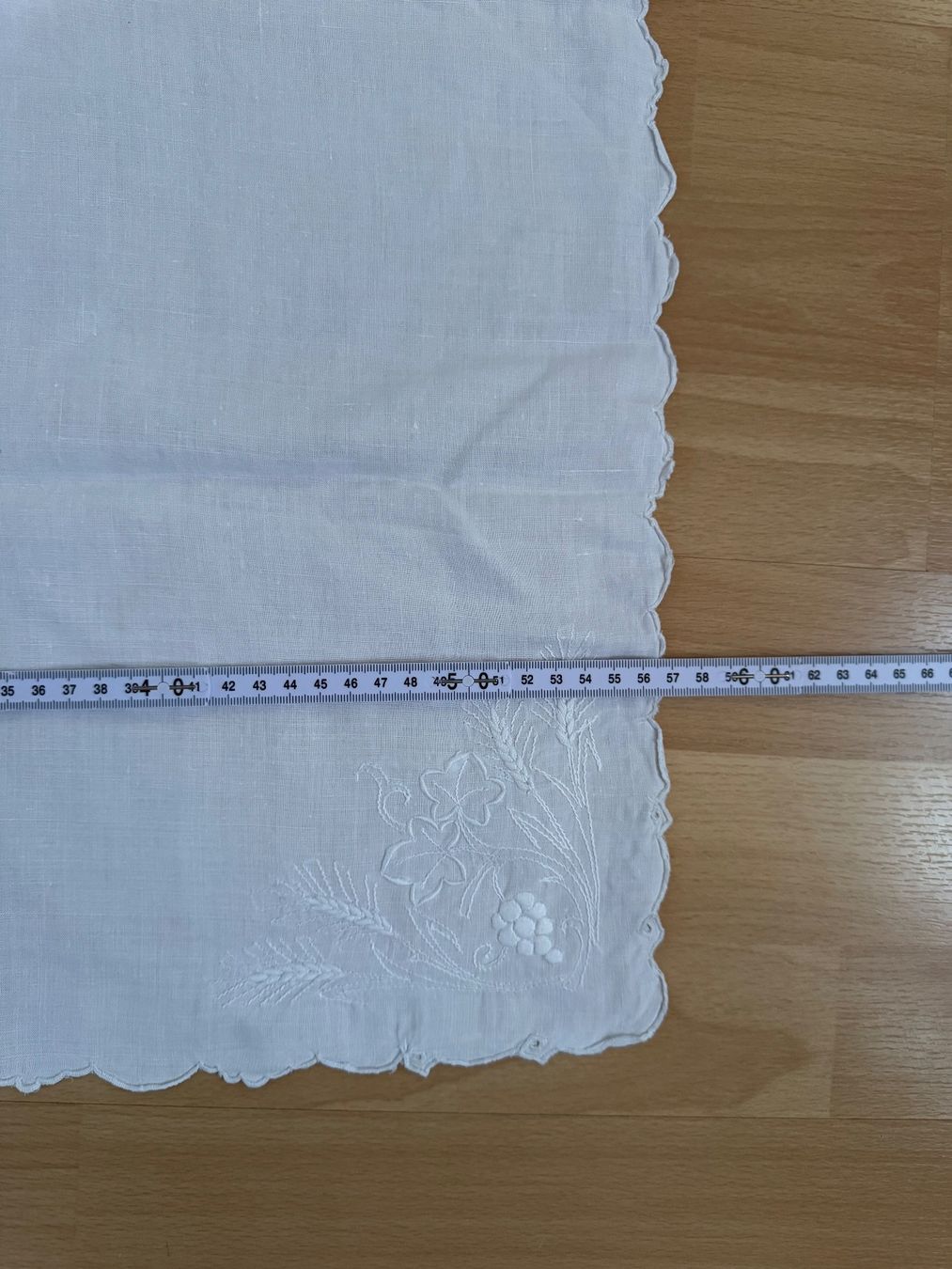 Altra biancheria da tavola: Wunderschöne besticktes Tischdeckchen – Usato da Grosswangen venduto da Second_hand_paradise 4