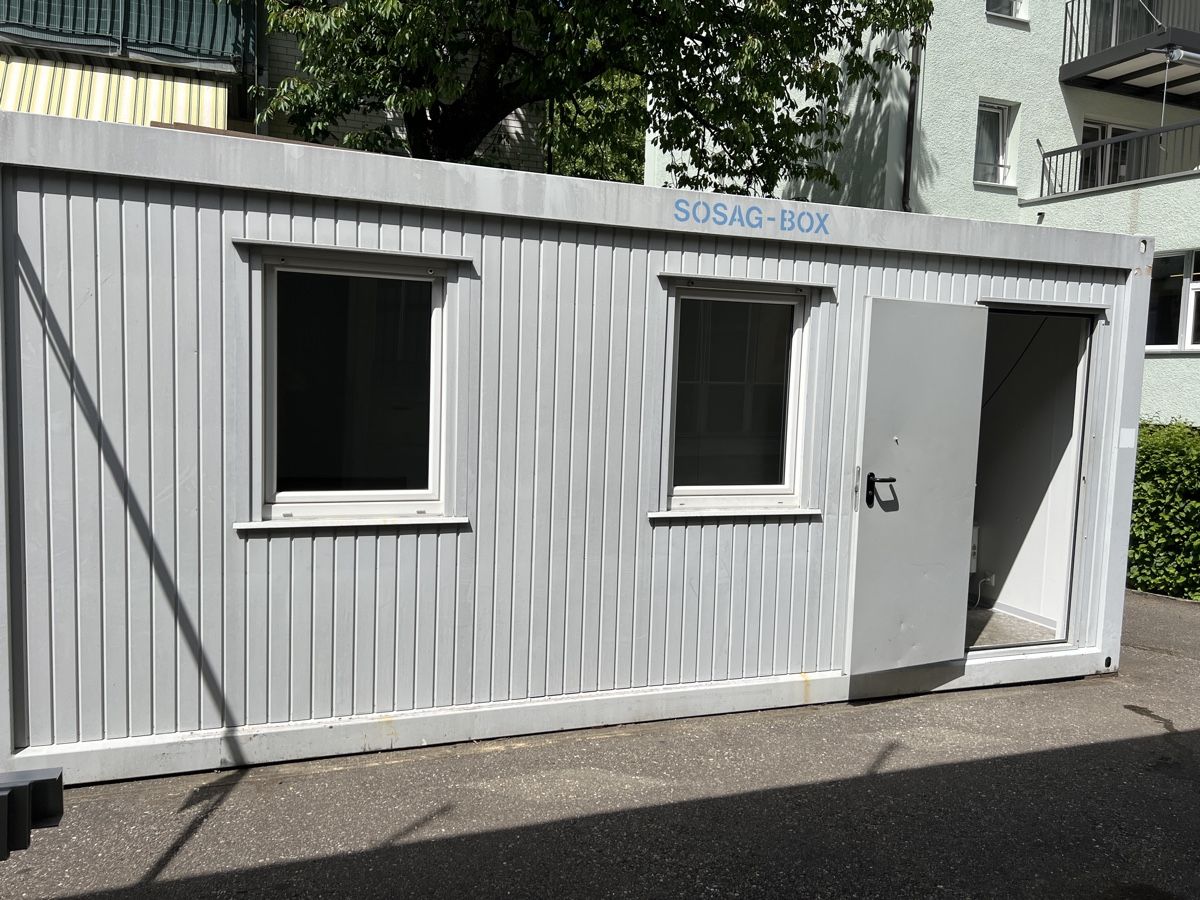 Contenitori edile: Wohn / Bürocontainer 6m x 2.43m x 2.68m – Usato da Hundwil venduto da panzermech
