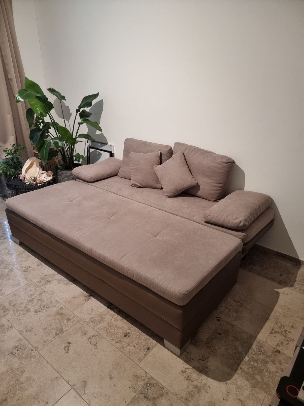 Sofas: Top Zustand: Bettsofa / Schlafsofa mit Bettkasten - Beige – Neu (gemäss Beschreibung) aus Zürich von auctionhero