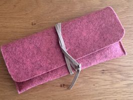 Handmade Wollfilz-Brillenetui Pink – Beige