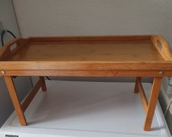 Serviert Tablett Holz und Käse Besteckset